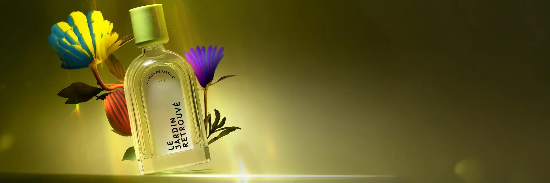 Collection of niche natural perfumes – elegant bottles and a refined botanical atmosphere, designed in Paris